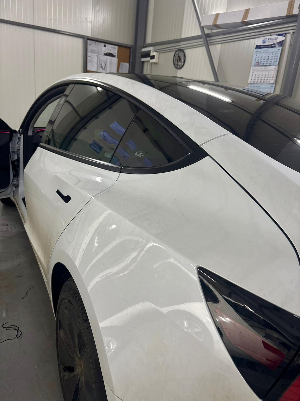 Folii Auto Tesla Alb